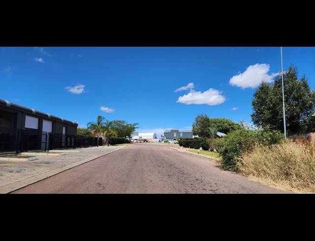 790M² VACANT LAND FOR SALE IN MAGNA VIA INDUSTRIAL
